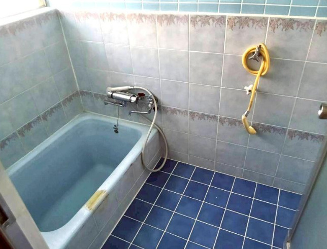 高知市一宮西町　中古一戸建ての浴室|ユニットバスへ交換すればさらに快適に。リフォーム次第で大きく印象を変えられます。