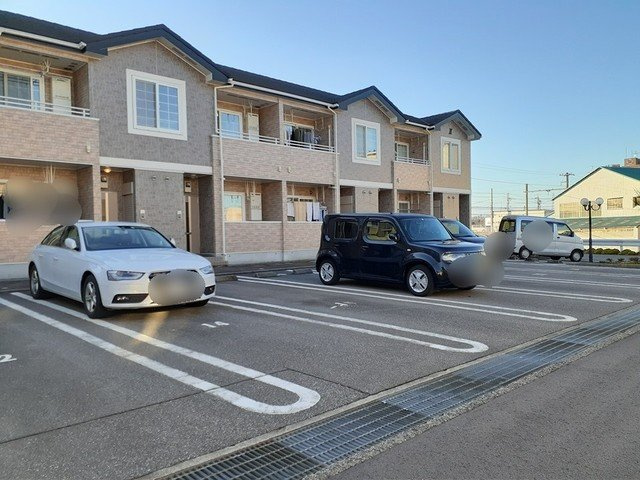 プリムローズⅡの駐車場