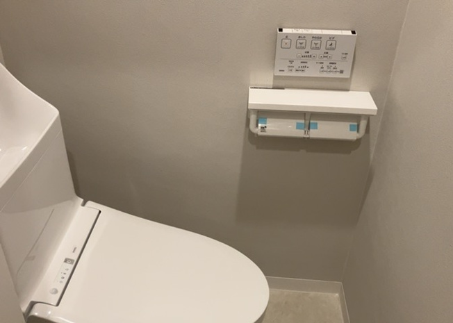【トイレ】 | 八王子高砂サマリヤマンション | トイレは大きさや形、機能、抗菌性などが異なる多種多彩なタイプが各メーカーから出ています。それぞれに良さがあるため、事前にどういったタイプのトイレがいいのかをご家庭内で決めて、内見に行くといいでしょう。