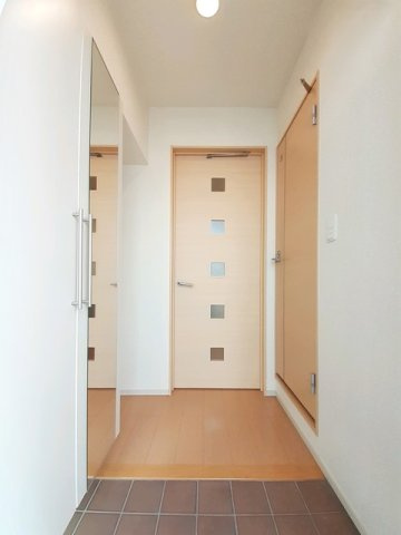 メゾン・ド・ソレイユの玄関