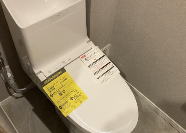 【トイレ】 | マクシスタワーズアーバンデュオ | トイレは大きさや形、機能、抗菌性などが異なる多種多彩なタイプが各メーカーから出ています。それぞれに良さがあるため、事前にどういったタイプのトイレがいいのかをご家庭内で決めて、内見に行くといいでしょう。