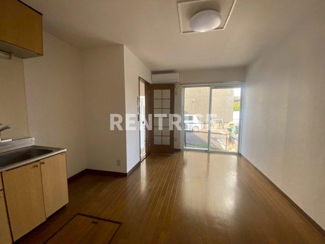 DUPLEX 国王82の駐車場