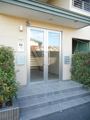 アルメゾンロシニョールのエントランス