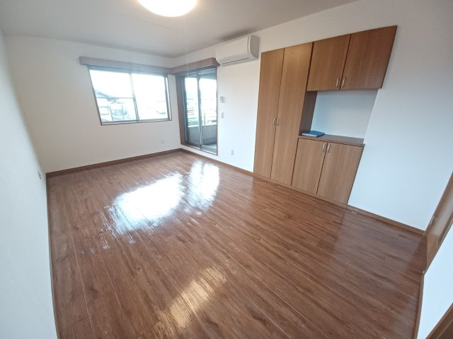 アルメゾンロシニョールの居間・リビング|ゆったり過ごせる居間です