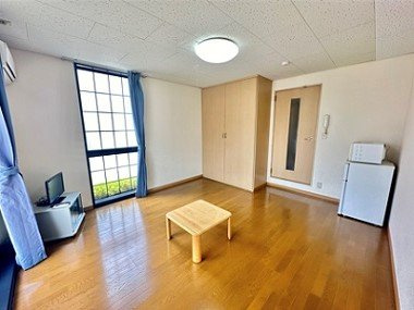 レオパレスＴＡＣＨＩＢＡＮＡの居間・リビング|備品サイズ・種類はお部屋に異なる事が御座います。※イメージ画