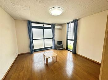 レオパレスＴＡＣＨＩＢＡＮＡの居間・リビング|備品サイズ・種類はお部屋に異なる事が御座います。※別号室写真