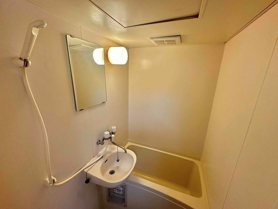 レオパレスＴＡＣＨＩＢＡＮＡの浴室|落ち着いた空間のお風呂です