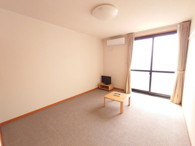 レオパレスピアニシモの寝室|1Fはフローリング、2F以上は絨毯です。