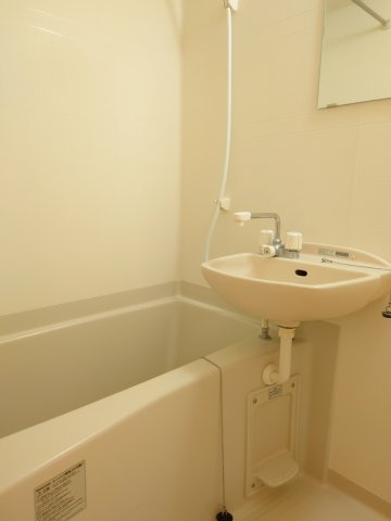 レオパレスピアニシモの浴室|ゆったり過ごせるお風呂です