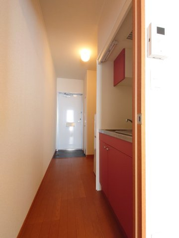 レオパレスピアニシモの玄関|明るい玄関です