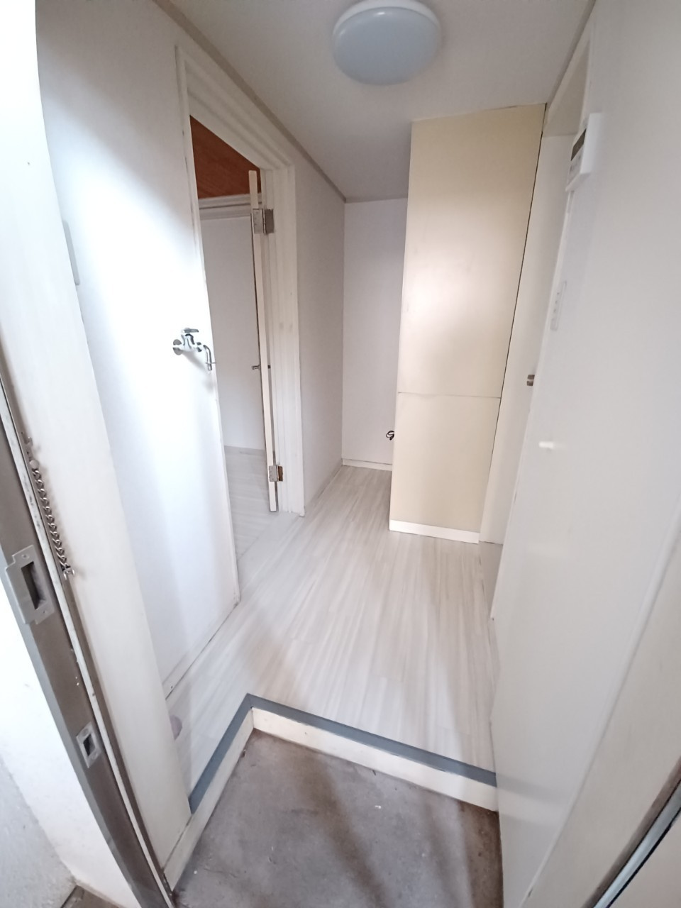 シティパレス泉町の玄関|明るい玄関です