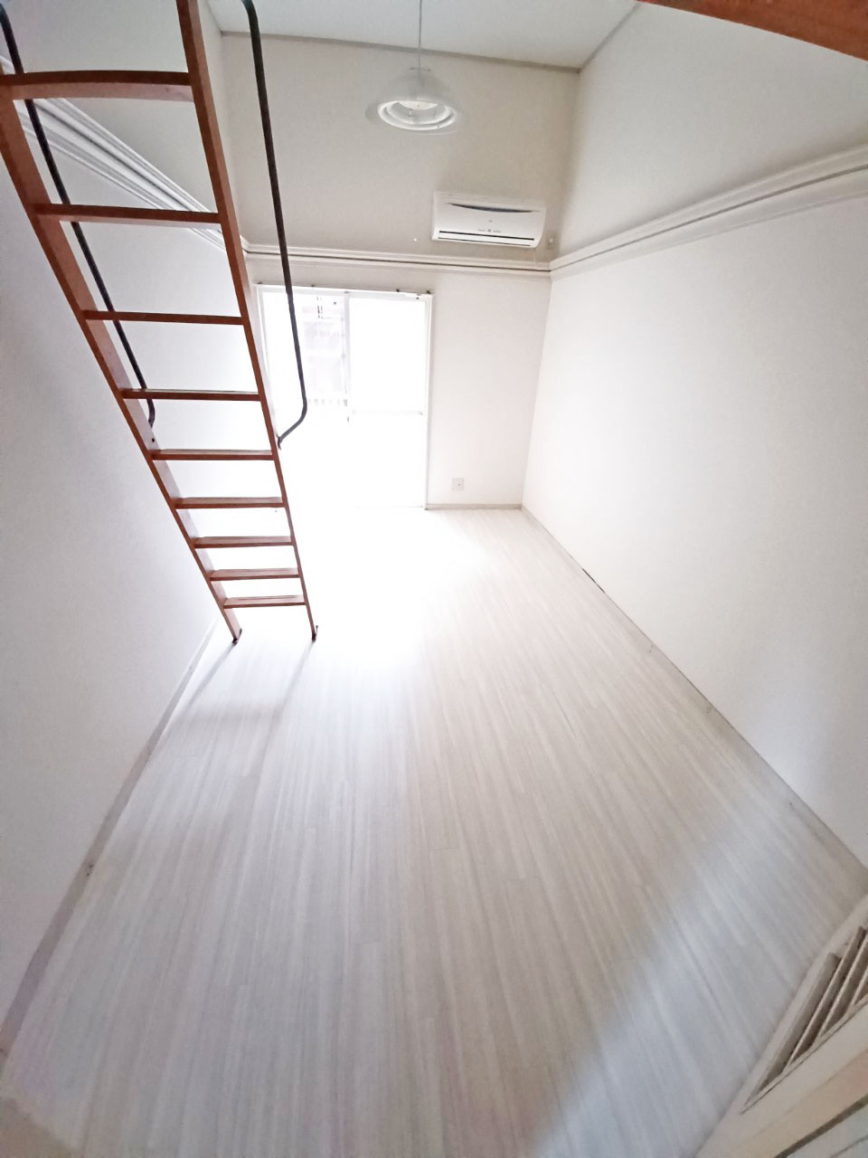 シティパレス泉町の居間・リビング|ゆったりとした居間です