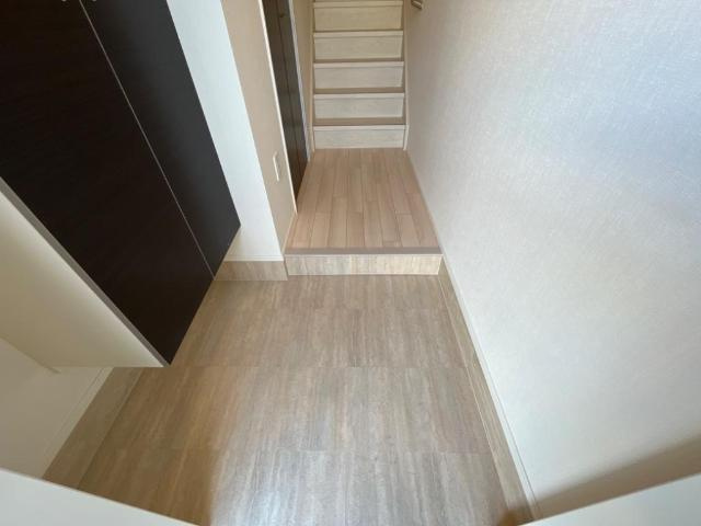 フォルトゥーナ(毛呂山町岩井西アパート新築工事)の玄関|玄関（イメージ）