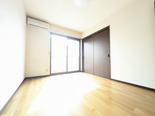 高林西町戸建の洋室