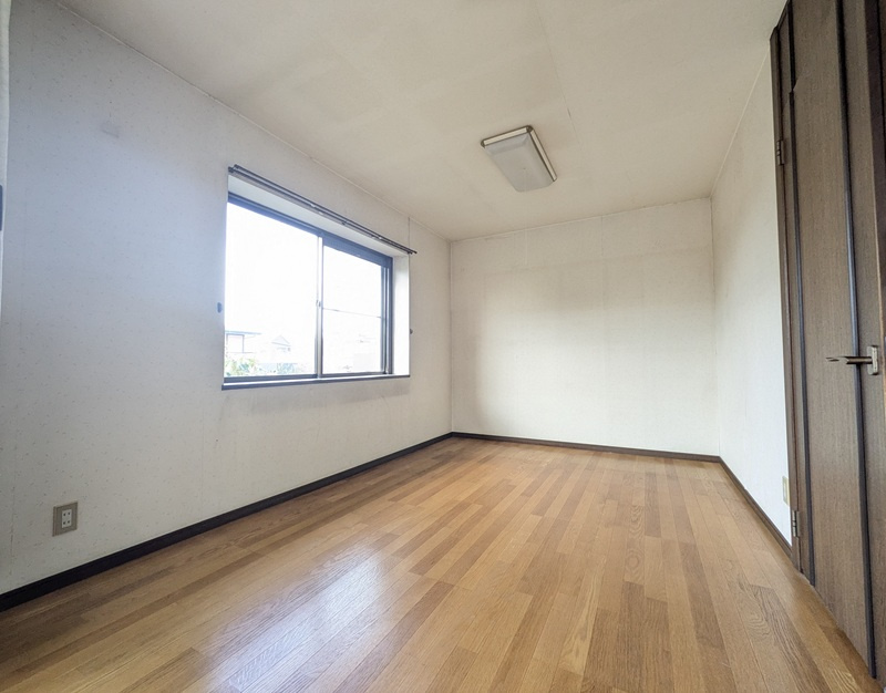 高林西町戸建の洋室