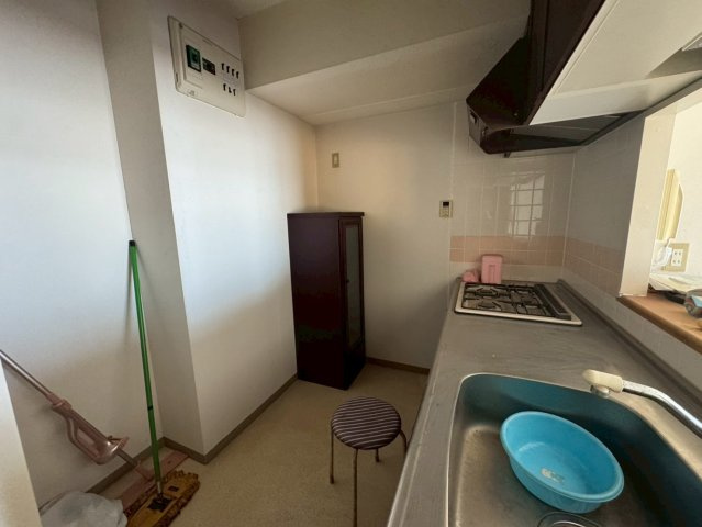 －三丁目不動産-ダイアパレスビッグウィング深谷338のキッチン|コンパクトなキッチンで掃除もラクラク