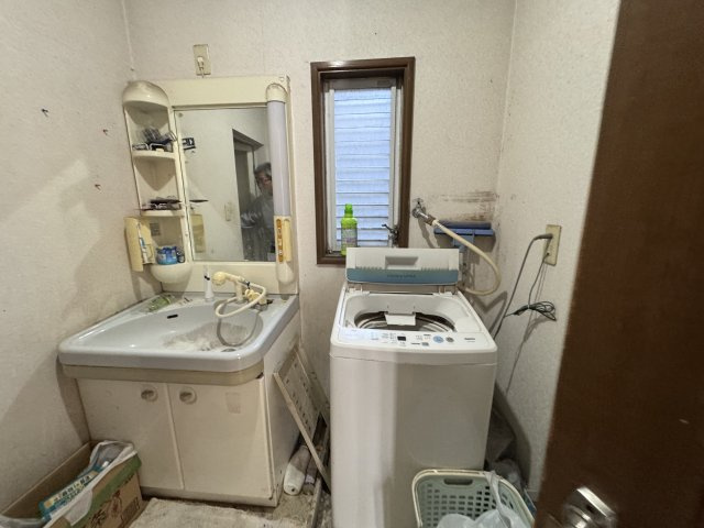 -三丁目不動産-　熊谷市久保島　敷地広々の独立洗面台|使いやすい独立洗面台です