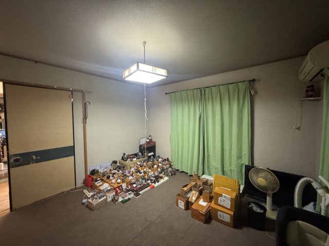 -三丁目不動産-　熊谷市久保島　敷地広々の洋室|ゆったりした洋室です