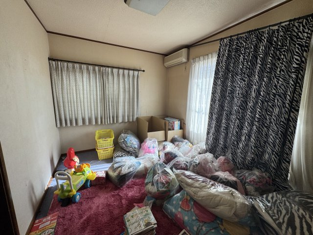 -三丁目不動産-　熊谷市久保島　敷地広々の洋室|洋室です
