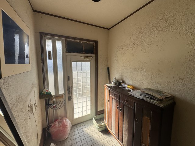 -三丁目不動産-　熊谷市久保島　敷地広々の玄関|ゆったりとした玄関です