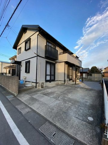 【7LDK×南道路】駐車場1台付きの大型戸建～埼玉県行田市藤原町三丁目～の前面道路含む現地写真|駐車スペース付きの住まい