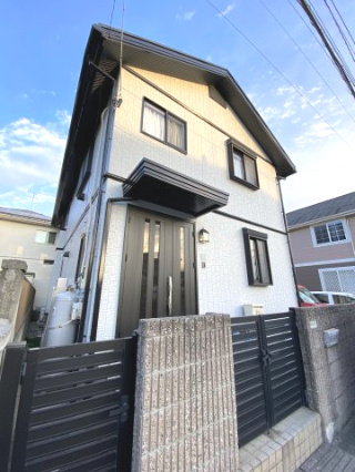 【7LDK×南道路】駐車場1台付きの大型戸建～埼玉県行田市藤原町三丁目～の外観|モダンな2階建て住宅、清潔感のある外観デザイン