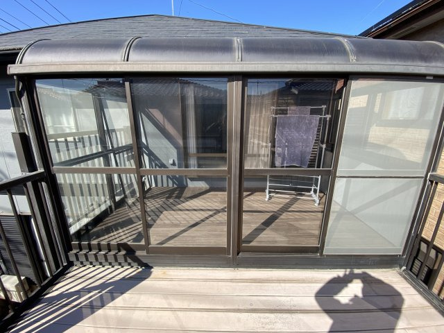 松伏町グループホームOC物件 軽量鉄骨造・一戸建のランドリースペース|雨天でも洗濯物を干せるサンルームを併設。