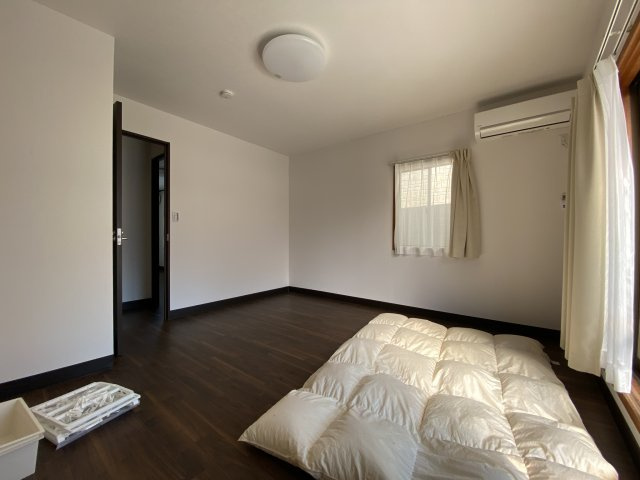 松伏町グループホームOC物件 軽量鉄骨造・一戸建の洋室|2面採光で明るい洋室