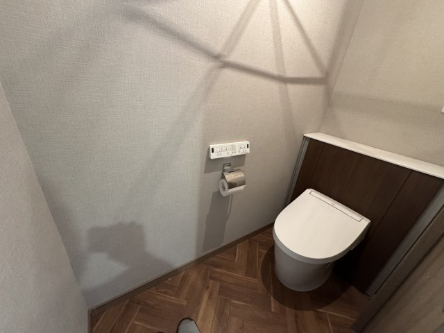 －三丁目不動産-深谷市東方　中古戸建のトイレ|コンパクトで使いやすいトイレです