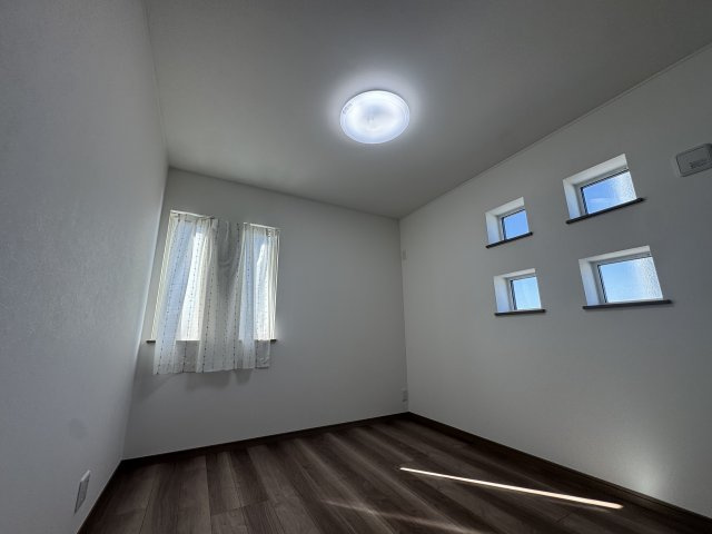 －三丁目不動産-深谷市東方　中古戸建の洋室|きれいな洋室です