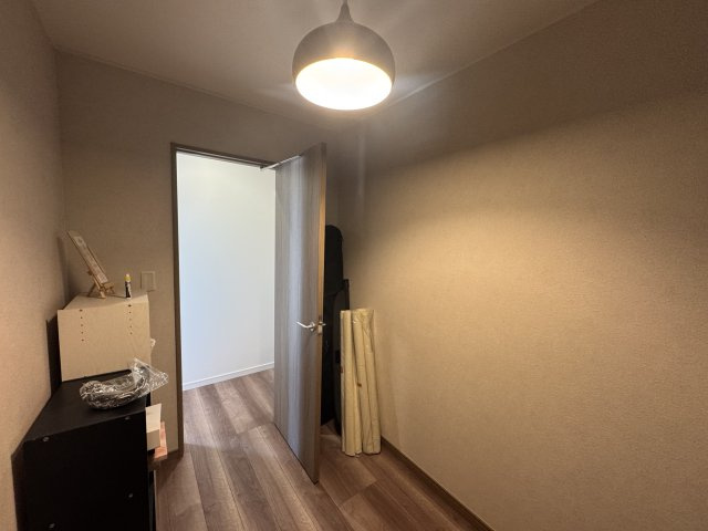 －三丁目不動産-深谷市東方　中古戸建の洋室|個人の部屋や寝室として使える洋室です