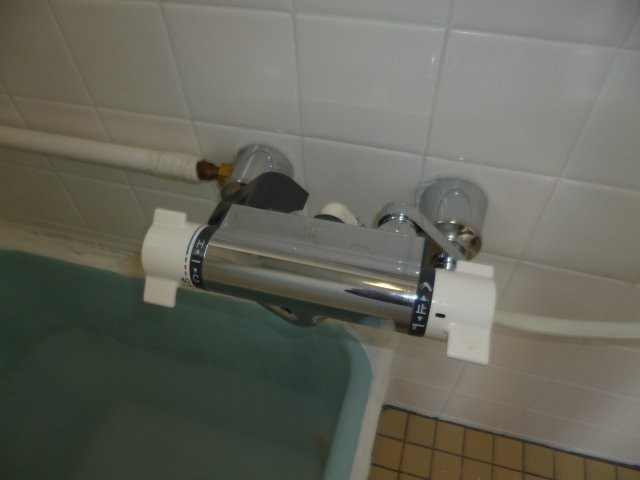 酒津多田貸家　東の浴室|サーモスタッド付き水栓