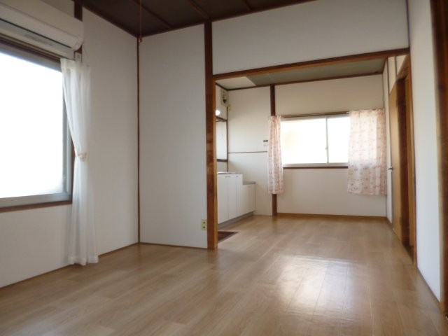 酒津多田貸家　東の居間・リビング