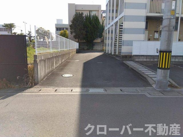 レオパレスＲｕｈｅの駐車場
