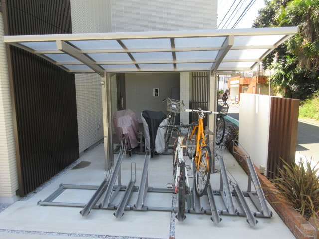 Ｗｉｓｔｅｒｉａ　横浜のその他共用部分|敷地内屋根付き駐輪場