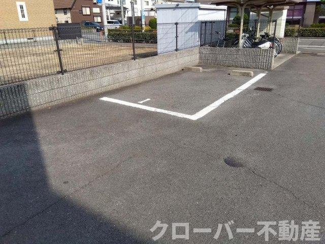 レオパレスヴィルヌーブの駐車場
