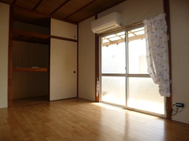 酒津多田貸家　西の居間・リビング|洋室