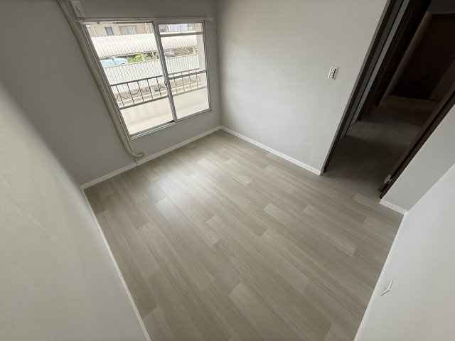 鈴谷住宅2棟（リノベーション）の洋室