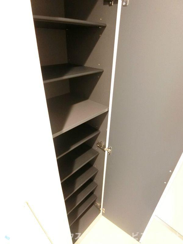 リブリ・C Westのその他