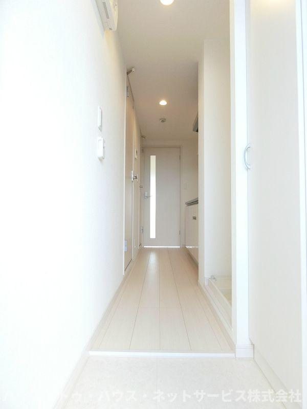 リブリ・C Westの玄関