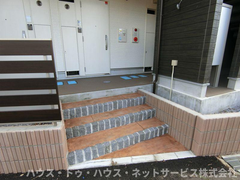 リブリ・C Westのエントランス