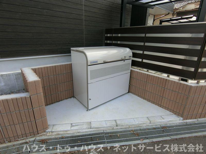 リブリ・C Westのその他