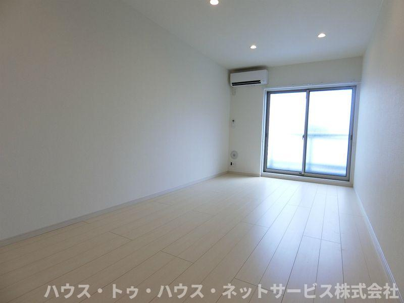 リブリ・C Westの居間・リビング