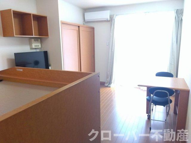 レオパレス華の居間・リビング