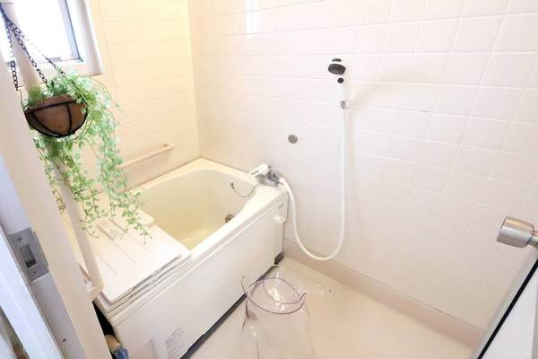 ビレッジハウス志染10号棟の浴室|モデルルームの写真です