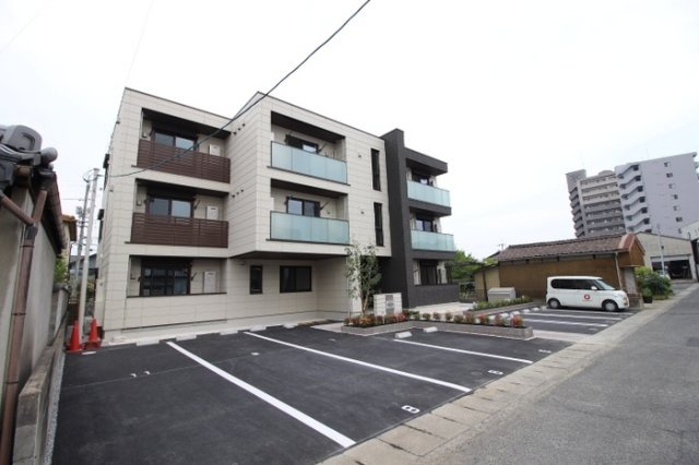 ラフォーレＦの駐車場