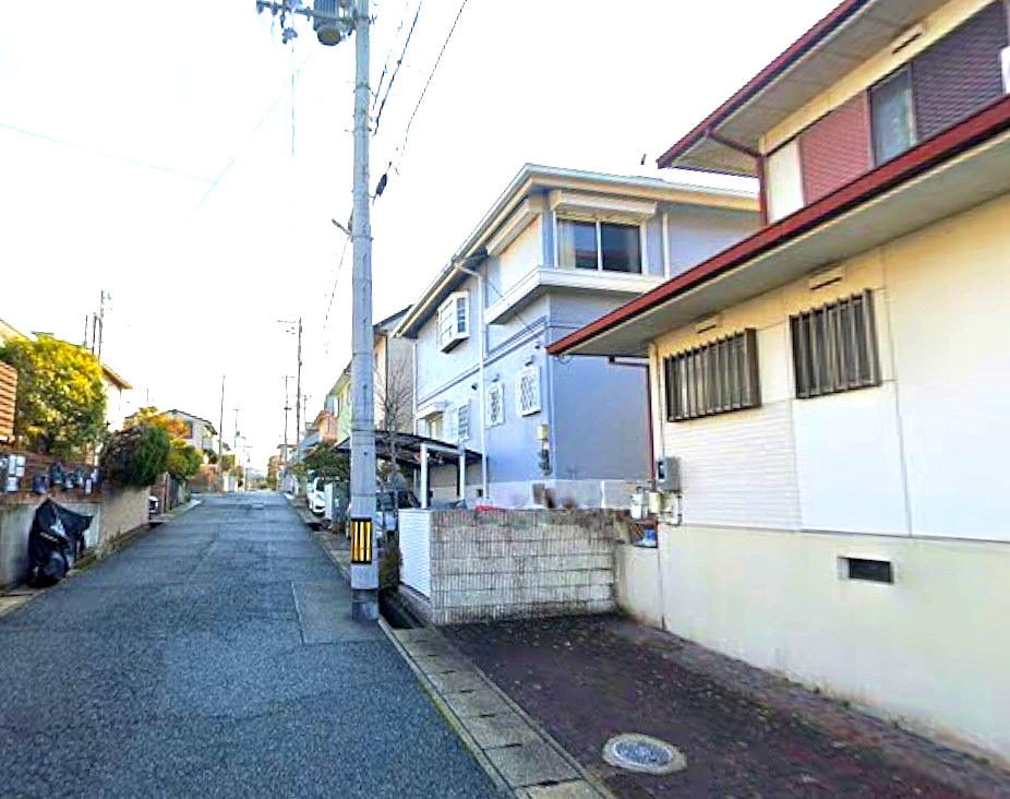 須磨区東白川台1丁目　売土地の前面道路含む現地写真