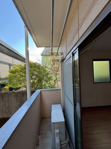 コートニュータウンのバルコニー|外からの目が気にならないバルコニーで洗濯物が干せます