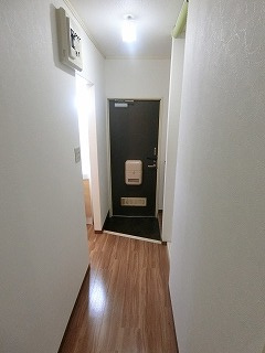 フリーデAの玄関|明るい玄関です