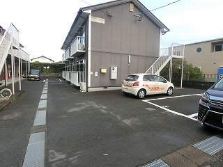 フリーデAの駐車場|広いスペース駐車場あり